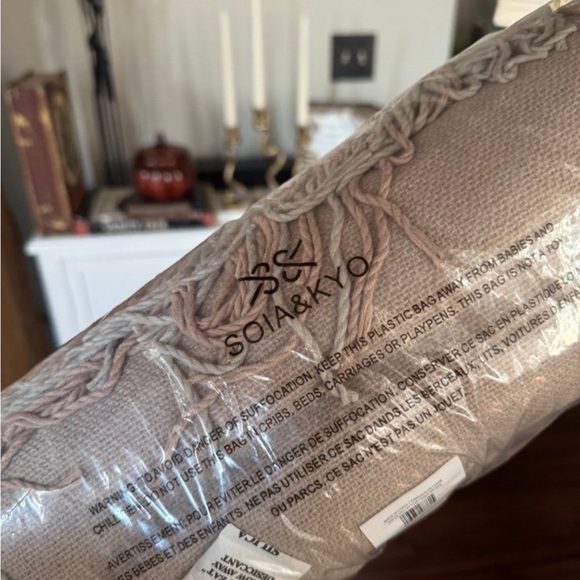 SOIA & KYO Scarf - Brand New - Picture 3 of 4